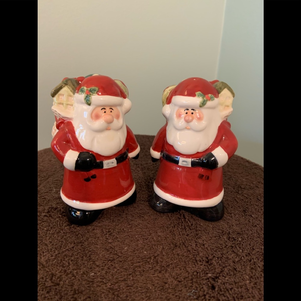 Santa salt and pepper shakers